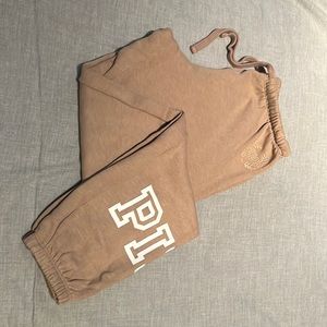 Worn twice, looks new, no tags, soft fleece sweat pants, mid rise